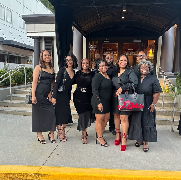 🔥Meet your Posher, Mrs. Doniniques🔥 - Picture 14 of 17